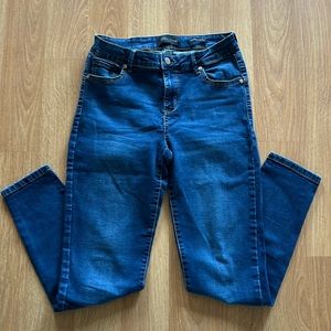 Kendall + Kylie skinny jeans size 28.